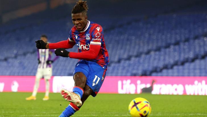 Betting suspended on Zaha moving to Galatasaray